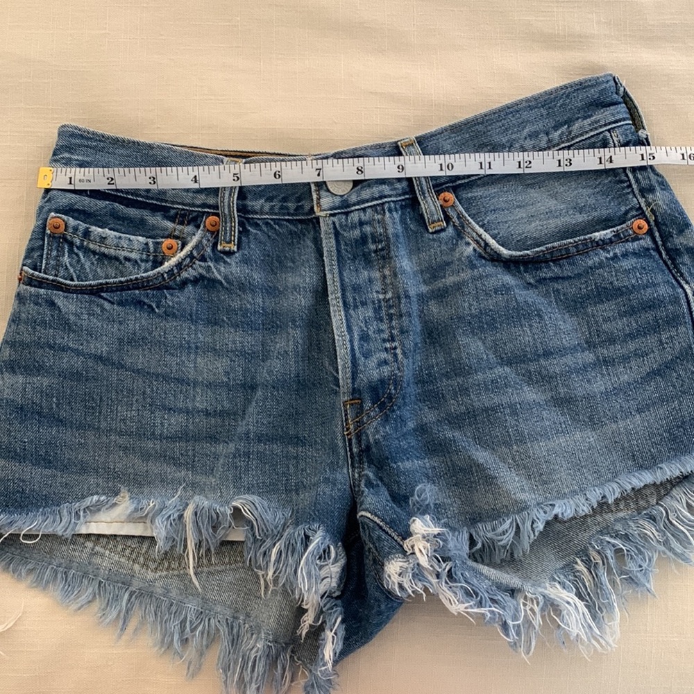 🤍LEVIS DENIM SHORTS - Picture 6 of 7